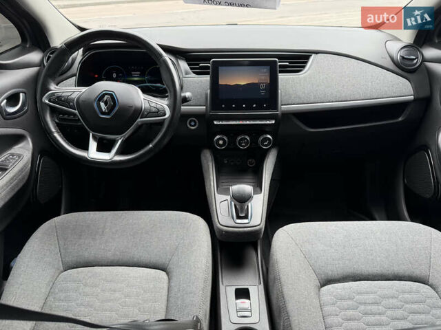 Серый Рено Зое, объемом двигателя 0 л и пробегом 125 тыс. км за 11700 $, фото 14 на Automoto.ua