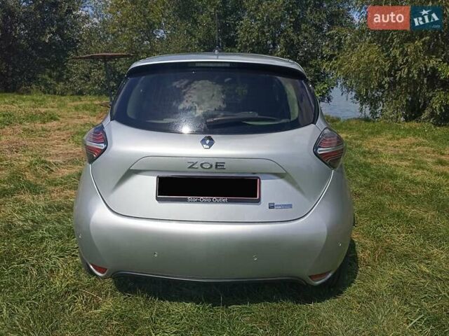 Серый Рено Зое, объемом двигателя 0 л и пробегом 68 тыс. км за 13800 $, фото 3 на Automoto.ua