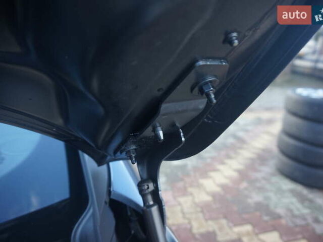 Серый Рено Зое, объемом двигателя 0 л и пробегом 174 тыс. км за 12000 $, фото 55 на Automoto.ua