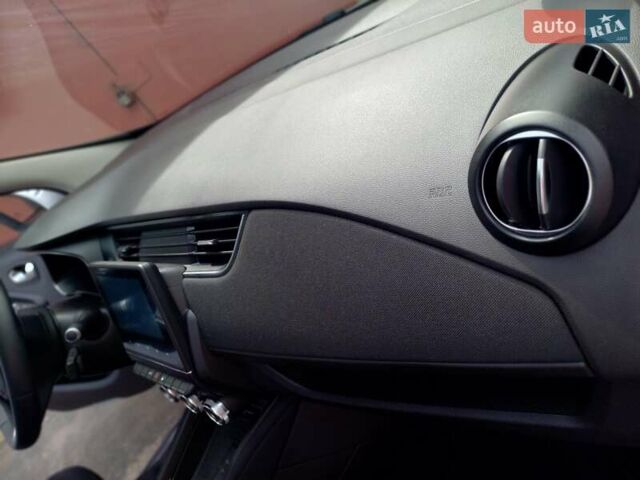 Серый Рено Зое, объемом двигателя 0 л и пробегом 36 тыс. км за 12950 $, фото 29 на Automoto.ua