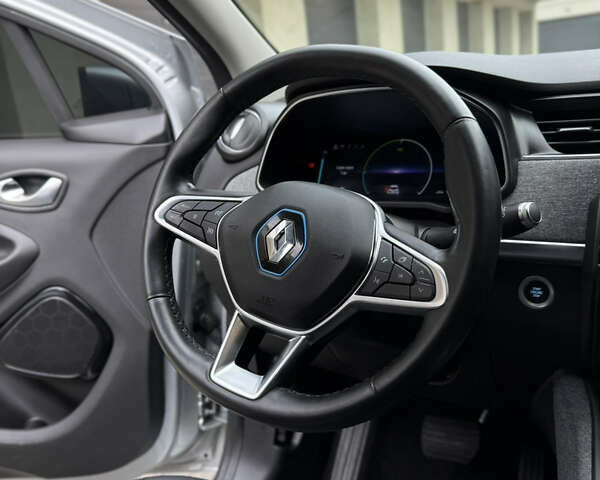 Серый Рено Зое, объемом двигателя 0 л и пробегом 89 тыс. км за 12999 $, фото 34 на Automoto.ua