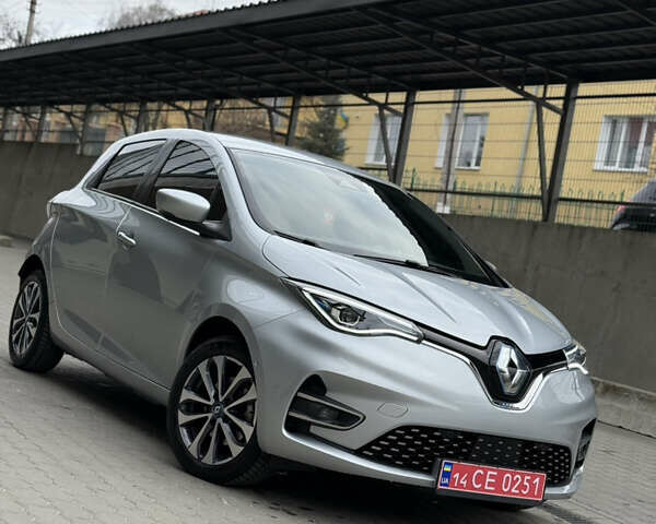 Серый Рено Зое, объемом двигателя 0 л и пробегом 89 тыс. км за 12999 $, фото 5 на Automoto.ua