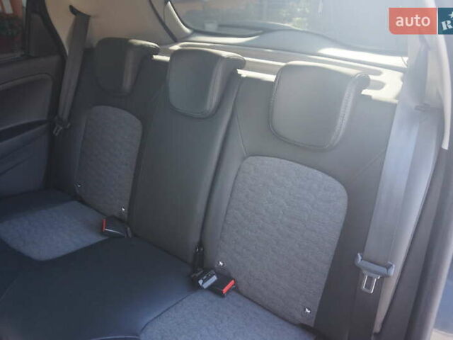 Серый Рено Зое, объемом двигателя 0 л и пробегом 174 тыс. км за 12000 $, фото 47 на Automoto.ua