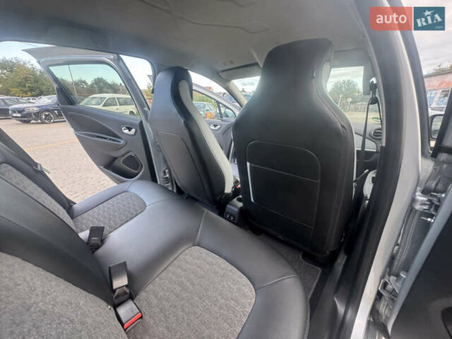 Серый Рено Зое, объемом двигателя 0 л и пробегом 130 тыс. км за 13350 $, фото 57 на Automoto.ua
