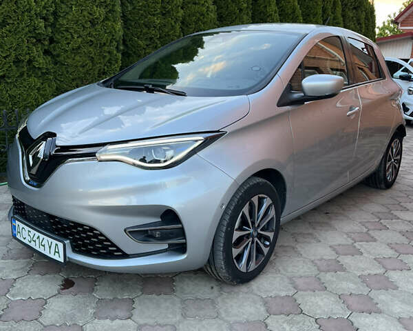 Серый Рено Зое, объемом двигателя 0 л и пробегом 87 тыс. км за 14200 $, фото 1 на Automoto.ua