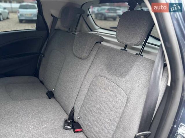 Серый Рено Зое, объемом двигателя 0 л и пробегом 153 тыс. км за 11799 $, фото 14 на Automoto.ua