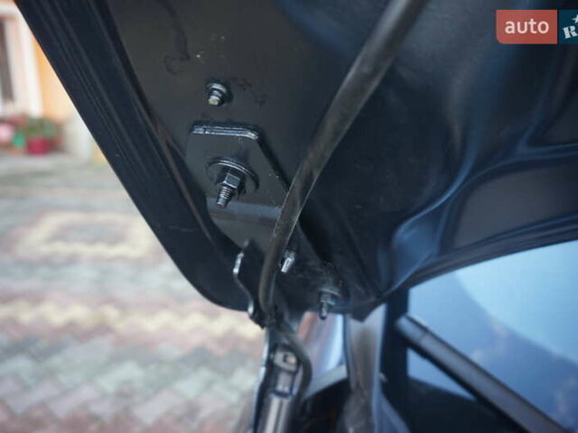 Серый Рено Зое, объемом двигателя 0 л и пробегом 174 тыс. км за 12000 $, фото 57 на Automoto.ua