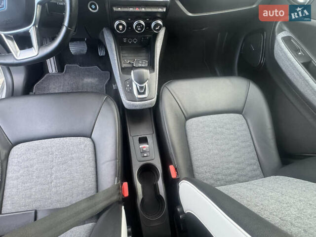 Серый Рено Зое, объемом двигателя 0 л и пробегом 130 тыс. км за 13350 $, фото 54 на Automoto.ua