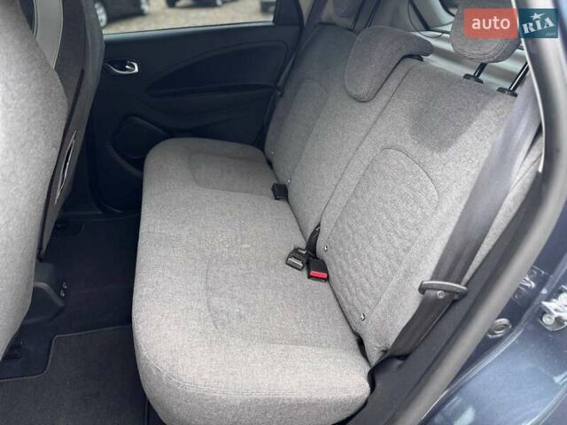 Серый Рено Зое, объемом двигателя 0 л и пробегом 153 тыс. км за 11799 $, фото 15 на Automoto.ua
