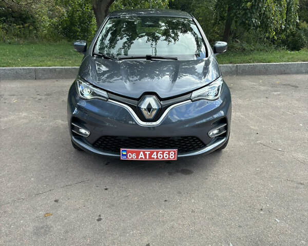 Серый Рено Зое, объемом двигателя 0 л и пробегом 43 тыс. км за 12500 $, фото 9 на Automoto.ua