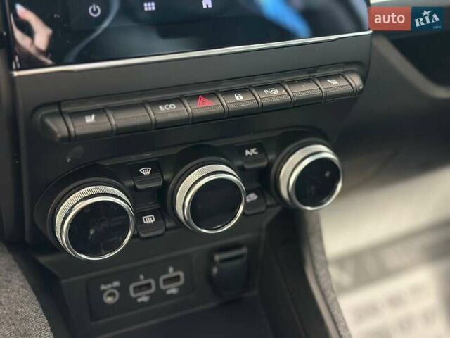 Серый Рено Зое, объемом двигателя 0 л и пробегом 124 тыс. км за 11200 $, фото 24 на Automoto.ua