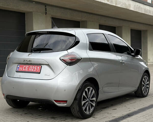 Серый Рено Зое, объемом двигателя 0 л и пробегом 89 тыс. км за 12999 $, фото 14 на Automoto.ua