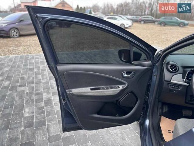 Серый Рено Зое, объемом двигателя 0 л и пробегом 153 тыс. км за 11799 $, фото 10 на Automoto.ua
