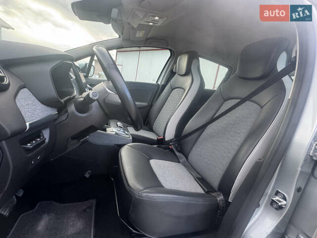 Серый Рено Зое, объемом двигателя 0 л и пробегом 130 тыс. км за 13350 $, фото 44 на Automoto.ua
