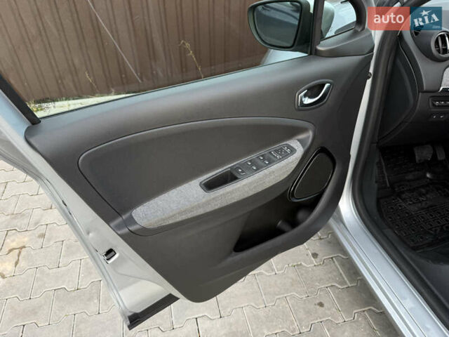 Сірий Рено Зое, об'ємом двигуна 0 л та пробігом 77 тис. км за 13350 $, фото 32 на Automoto.ua