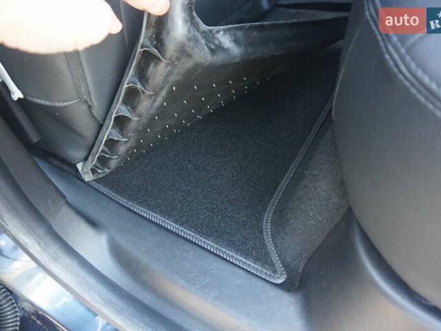 Серый Рено Зое, объемом двигателя 0 л и пробегом 174 тыс. км за 12000 $, фото 48 на Automoto.ua