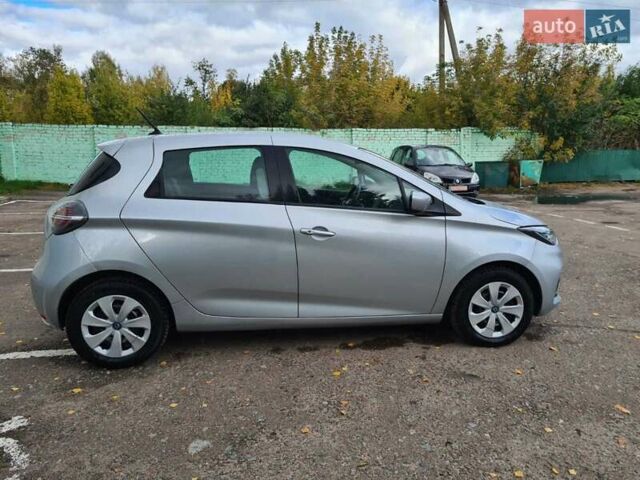 Серый Рено Зое, объемом двигателя 0 л и пробегом 93 тыс. км за 11950 $, фото 7 на Automoto.ua