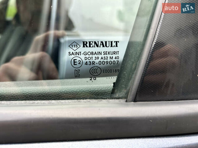 Серый Рено Зое, объемом двигателя 0 л и пробегом 16 тыс. км за 14800 $, фото 43 на Automoto.ua