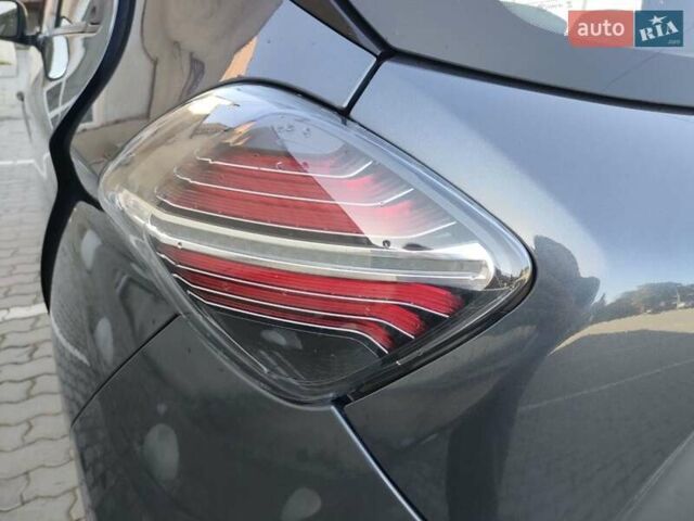 Серый Рено Зое, объемом двигателя 0 л и пробегом 74 тыс. км за 12700 $, фото 36 на Automoto.ua