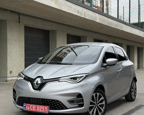 Серый Рено Зое, объемом двигателя 0 л и пробегом 89 тыс. км за 12999 $, фото 3 на Automoto.ua