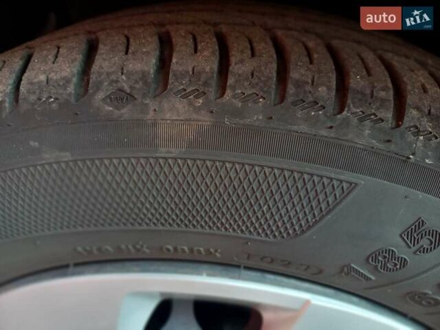 Серый Рено Зое, объемом двигателя 0 л и пробегом 36 тыс. км за 12950 $, фото 16 на Automoto.ua