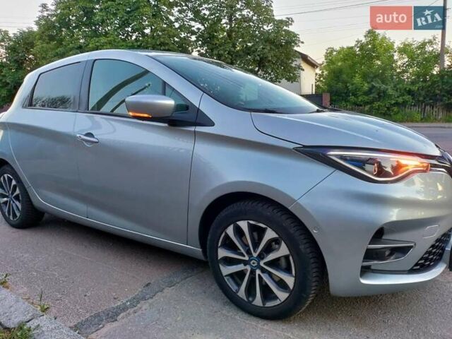 Серый Рено Зое, объемом двигателя 0 л и пробегом 78 тыс. км за 13000 $, фото 1 на Automoto.ua