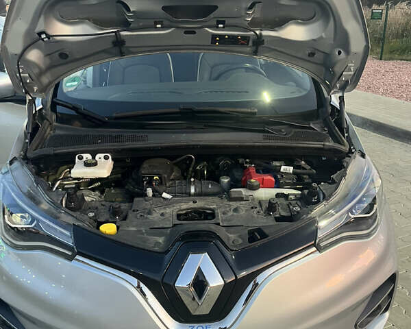 Сірий Рено Зое, об'ємом двигуна 0 л та пробігом 86 тис. км за 12300 $, фото 41 на Automoto.ua