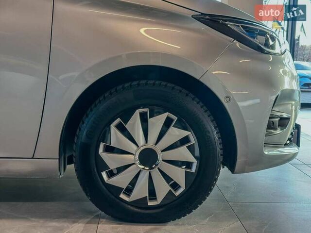 Серый Рено Зое, объемом двигателя 0 л и пробегом 124 тыс. км за 11200 $, фото 4 на Automoto.ua