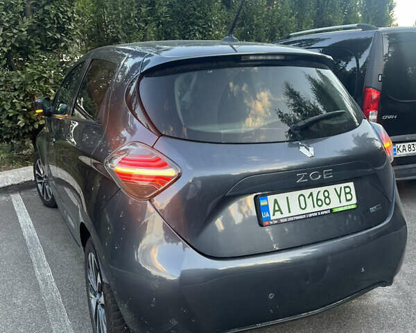 Серый Рено Зое, объемом двигателя 0 л и пробегом 129 тыс. км за 13700 $, фото 2 на Automoto.ua