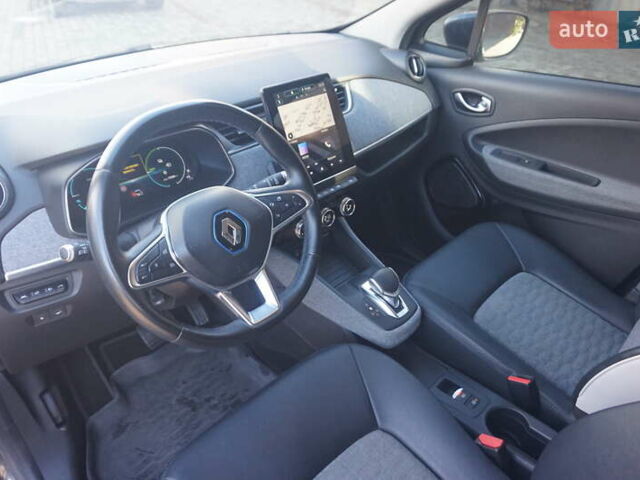 Серый Рено Зое, объемом двигателя 0 л и пробегом 174 тыс. км за 12000 $, фото 25 на Automoto.ua