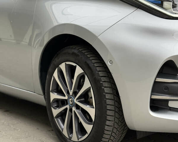 Серый Рено Зое, объемом двигателя 0 л и пробегом 89 тыс. км за 12999 $, фото 9 на Automoto.ua