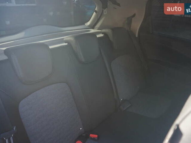 Серый Рено Зое, объемом двигателя 0 л и пробегом 174 тыс. км за 12000 $, фото 44 на Automoto.ua