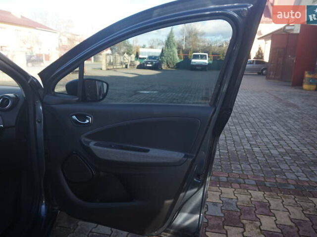 Серый Рено Зое, объемом двигателя 0 л и пробегом 174 тыс. км за 12000 $, фото 38 на Automoto.ua