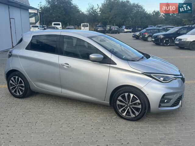 Серый Рено Зое, объемом двигателя 0 л и пробегом 130 тыс. км за 13350 $, фото 37 на Automoto.ua