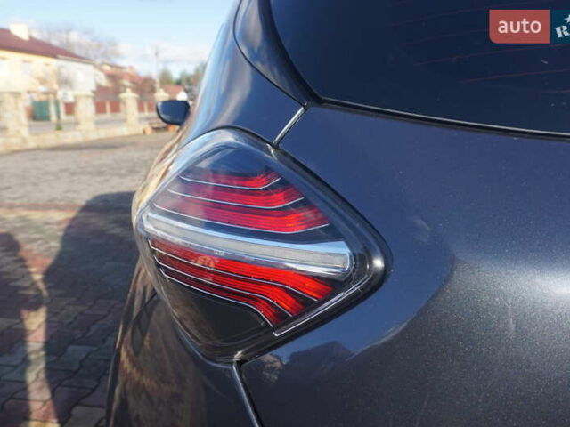 Серый Рено Зое, объемом двигателя 0 л и пробегом 174 тыс. км за 12000 $, фото 23 на Automoto.ua