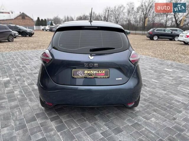 Серый Рено Зое, объемом двигателя 0 л и пробегом 153 тыс. км за 11799 $, фото 5 на Automoto.ua
