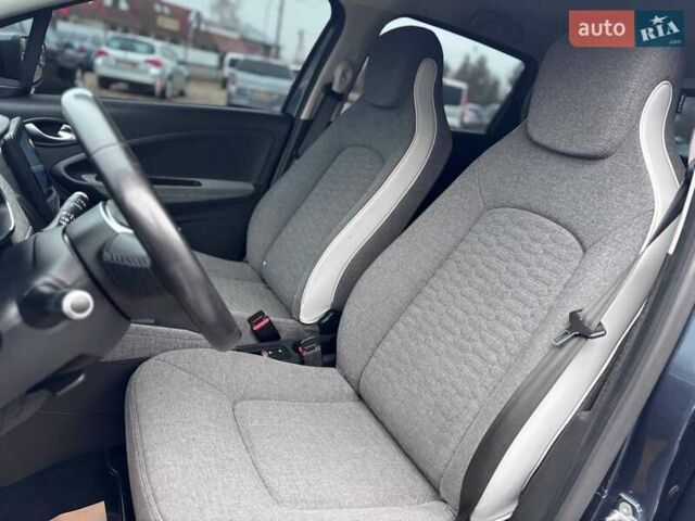 Серый Рено Зое, объемом двигателя 0 л и пробегом 153 тыс. км за 11799 $, фото 9 на Automoto.ua