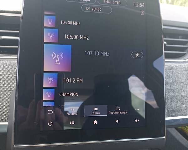 Серый Рено Зое, объемом двигателя 0 л и пробегом 68 тыс. км за 13800 $, фото 19 на Automoto.ua