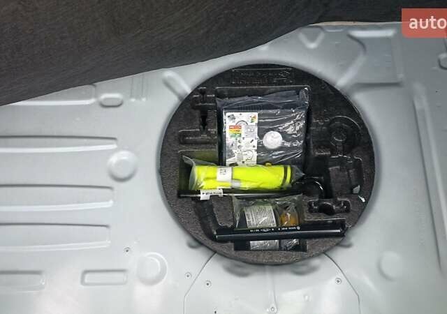 Сірий Рено Зое, об'ємом двигуна 0 л та пробігом 61 тис. км за 11499 $, фото 12 на Automoto.ua