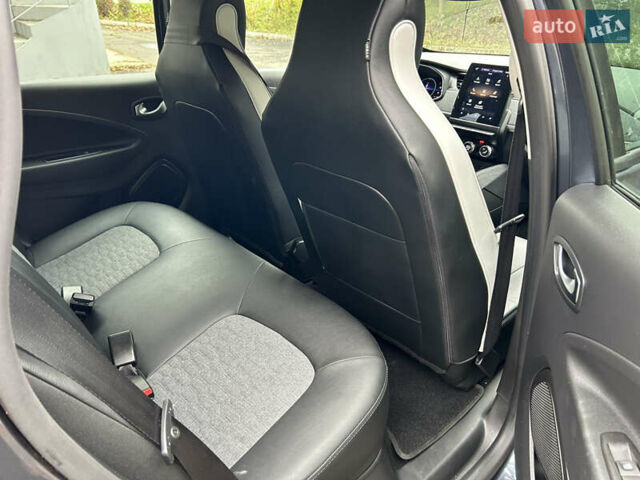 Серый Рено Зое, объемом двигателя 0 л и пробегом 16 тыс. км за 14800 $, фото 23 на Automoto.ua