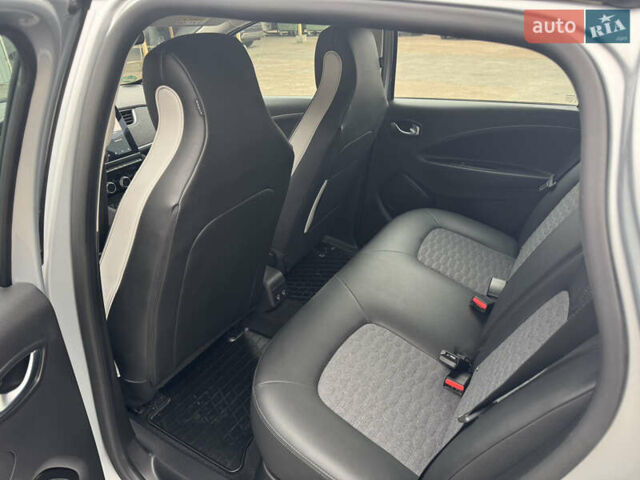 Серый Рено Зое, объемом двигателя 0 л и пробегом 4 тыс. км за 13700 $, фото 37 на Automoto.ua