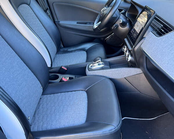 Сірий Рено Зое, об'ємом двигуна 0 л та пробігом 99 тис. км за 13400 $, фото 26 на Automoto.ua