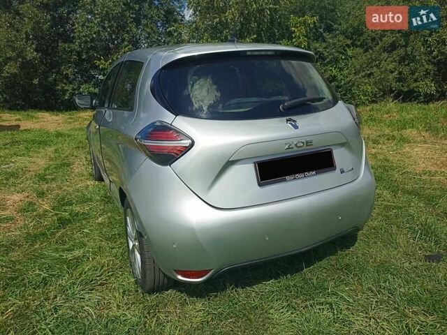 Серый Рено Зое, объемом двигателя 0 л и пробегом 68 тыс. км за 13800 $, фото 2 на Automoto.ua
