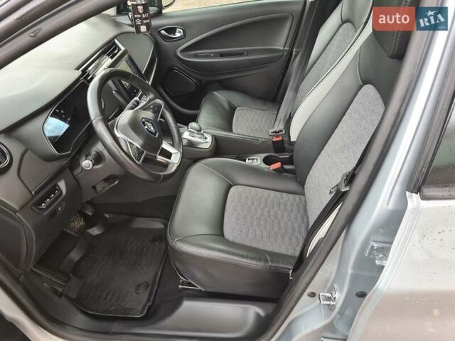 Серый Рено Зое, объемом двигателя 0 л и пробегом 92 тыс. км за 11900 $, фото 18 на Automoto.ua