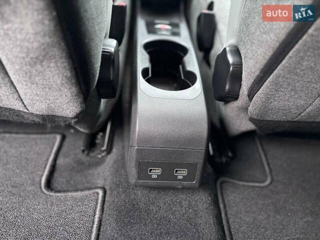 Серый Рено Зое, объемом двигателя 0 л и пробегом 153 тыс. км за 11799 $, фото 19 на Automoto.ua