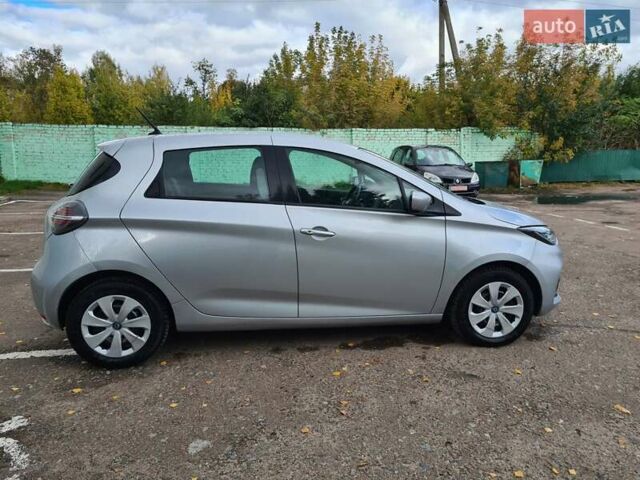Серый Рено Зое, объемом двигателя 0 л и пробегом 92 тыс. км за 11900 $, фото 4 на Automoto.ua