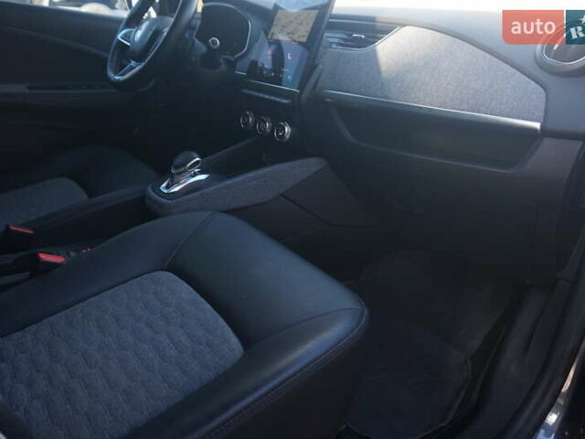 Серый Рено Зое, объемом двигателя 0 л и пробегом 174 тыс. км за 12000 $, фото 39 на Automoto.ua