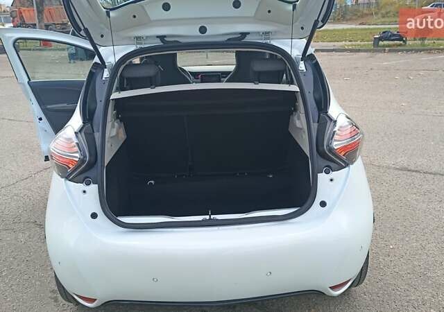 Сірий Рено Зое, об'ємом двигуна 0 л та пробігом 61 тис. км за 11499 $, фото 11 на Automoto.ua