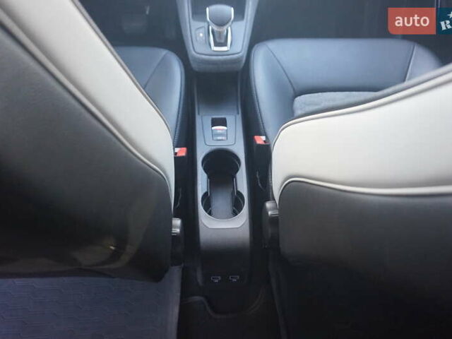 Серый Рено Зое, объемом двигателя 0 л и пробегом 174 тыс. км за 12000 $, фото 50 на Automoto.ua