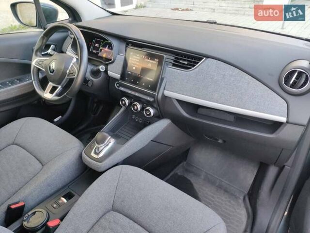 Серый Рено Зое, объемом двигателя 0 л и пробегом 74 тыс. км за 12700 $, фото 19 на Automoto.ua